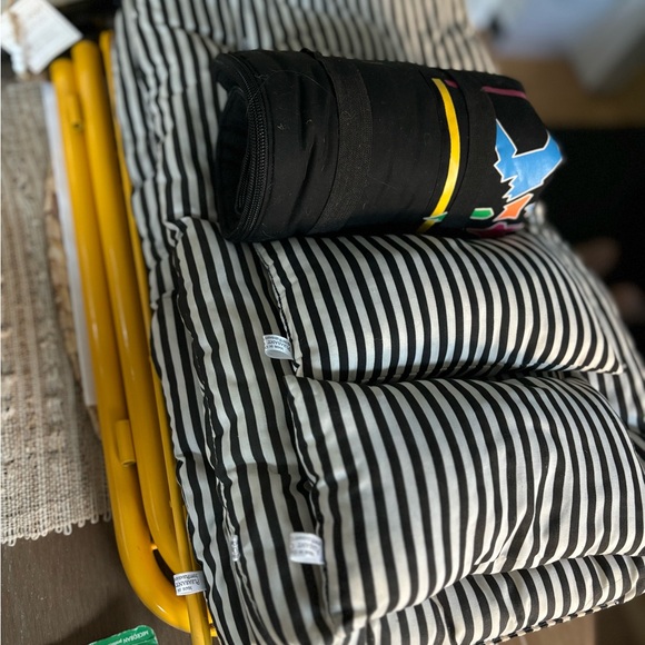 EUC American Girl Pleasant Company yellow bunk bed and sleeping bag, complete. - Picture 9 of 10